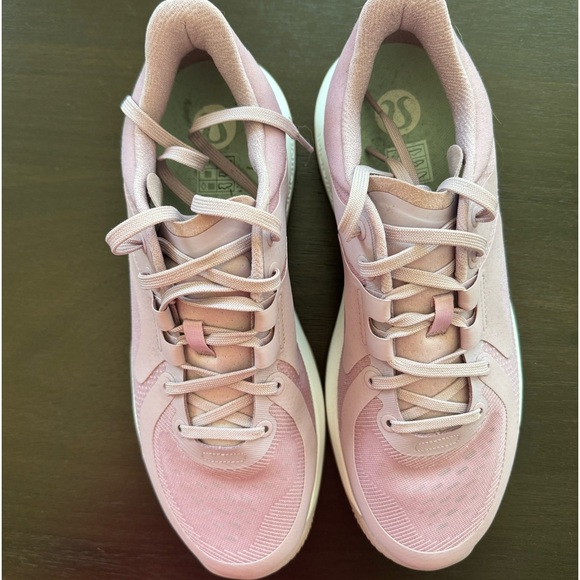 Lululemon sneakers - never worn - Picture 4 of 4
